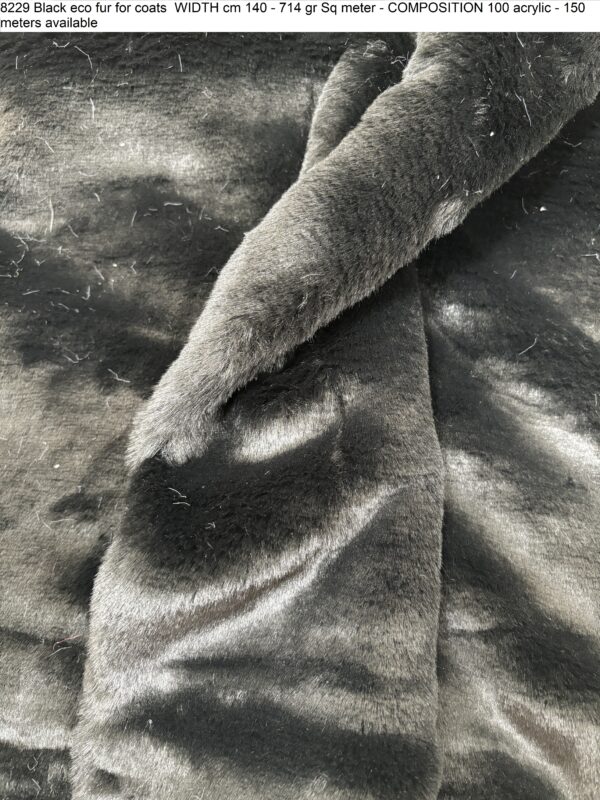 8229 Black eco fur for coats WIDTH cm 140 - 714 gr Sq meter - COMPOSITION 100 acrylic - 150 meters available