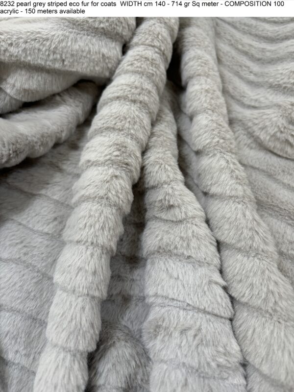 8232 pearl grey striped eco fur for coats WIDTH cm 140 - 714 gr Sq meter - COMPOSITION 100 acrylic - 150 meters available