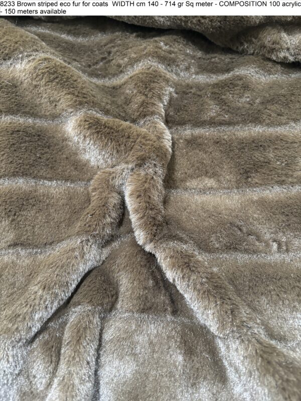 8233 Brown striped eco fur for coats WIDTH cm 140 - 714 gr Sq meter - COMPOSITION 100 acrylic - 150 meters available